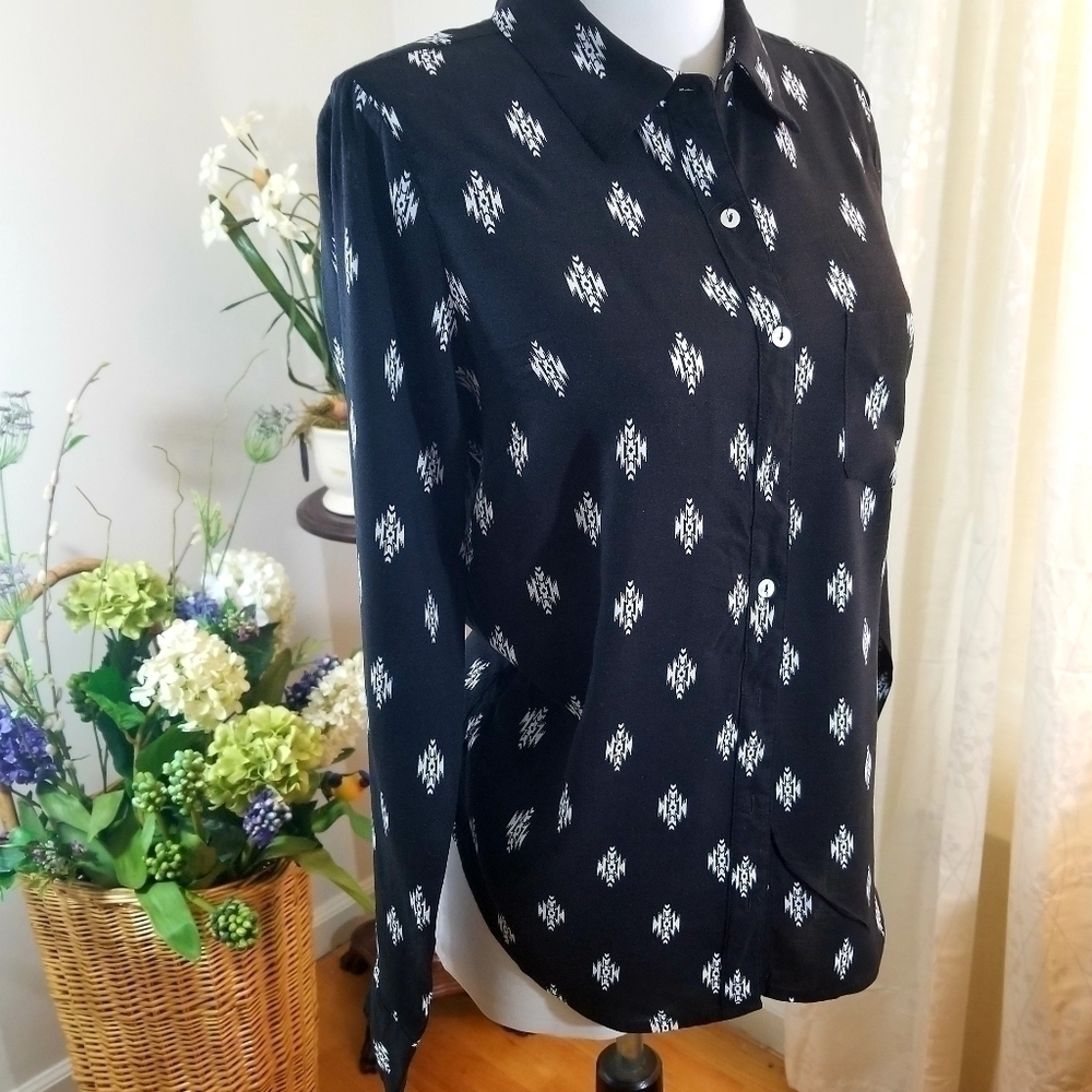 Forever  21 sz x sm blouse, shirt  black